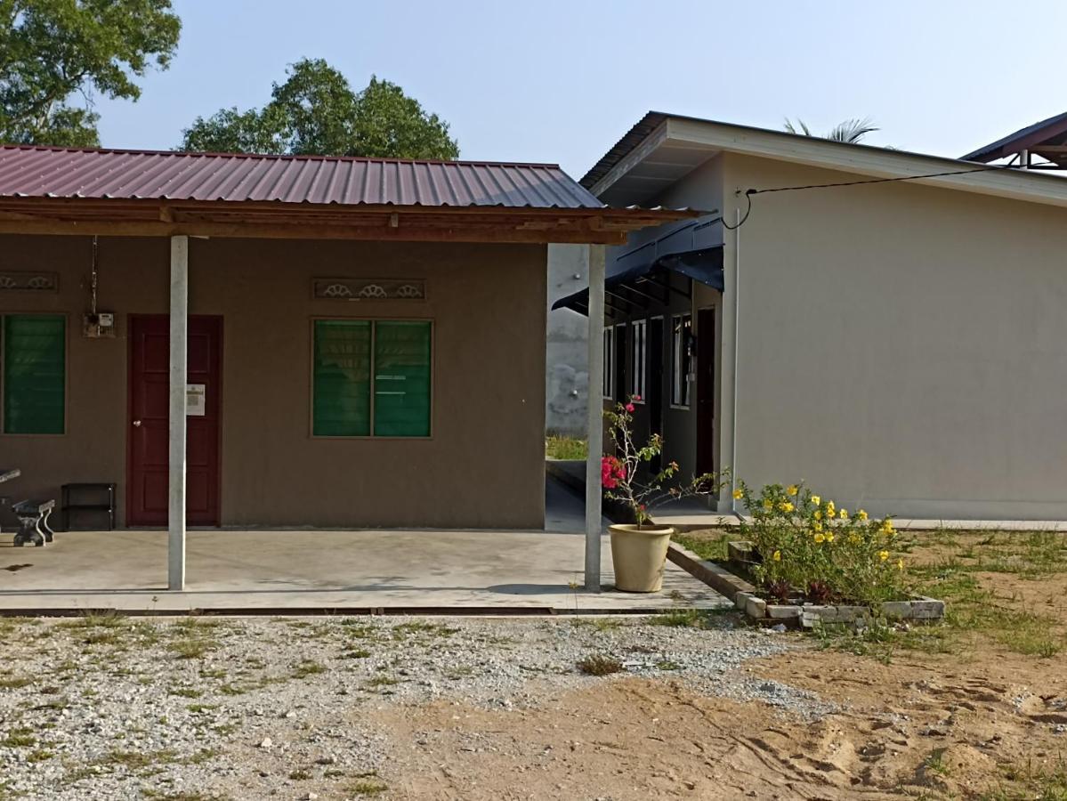Depulauserai Roomstays Pekan Exterior foto